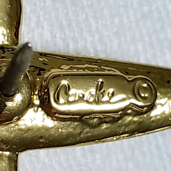 Carole Lee Airplane Pin - Picture 4 of 6